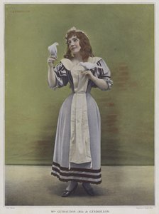 Julie Guiraudon i tittelrollen i Cendrillon (Askepott) (farget bilde)