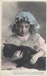 Liten jente med en katt av French Photographer