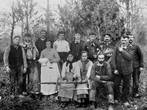 Hogstleir med familien deres, Chaumont-regionen, Haute Marne, ca. 1880. Ducos Collection. av French Photographer