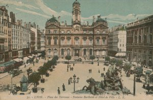 Lyon - Place des Terreaux - Bartholdi-fontenen og rådhuset. Postkort sendt i 1913. av French Photographer