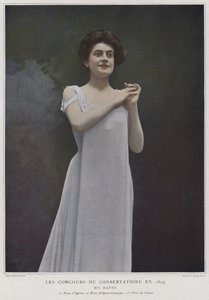 Mademoiselle Hatto, prisvinnende sanger ved konkurransene ved Conservatoire de Paris, 1899 (farget bilde) av French Photographer