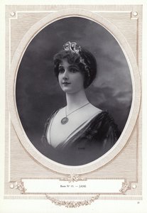 Utstillingsdukke laget av Pierre Imans (s/h-bilde) av French Photographer