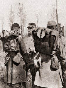 Marshal Joseph Jacques Césaire Joffre inspiserer troppene sine, fra The Illustrated War News, 1915 av French Photographer