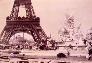 Menn som bygger fontenen St. Vidal nær Eiffeltårnet, ca. 1888 av French Photographer