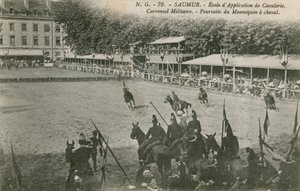 Parade på Kavaleriskolen i Saumur. Postkort sendt i 1913. av French Photographer