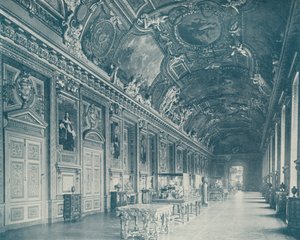 Paris: Gallery of Apollo, Louvre-museet, ser nordover (s/hv-bilde) av French Photographer