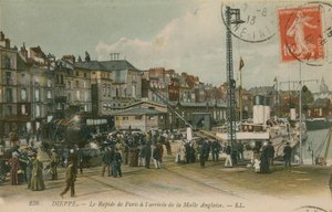 Paris ekspresstog ved vannkanten ved Dieppe. Postkort sendt i 1913. av French Photographer