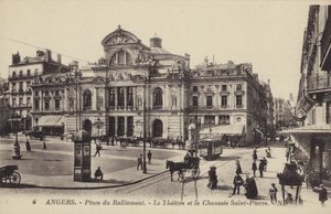 Place du Ralliement, teatret og Chaussee Saint-Pierre, Angers, Frankrike av French Photographer