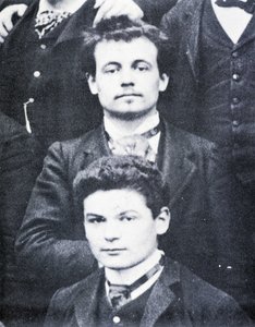 Portrett: Alfred Jarry (1873 -1907) og Fargue (1876 - 1947) ved Lycée Henri IV, Paris - foto av French Photographer
