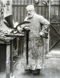 Portrett av Fernand Forest (1851 - 1914), fransk oppfinner (motor, bildeler...) - fotografi av French Photographer