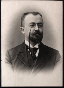 Portrett av Marcel Prevost (1862-1941), fransk forfatter og dramatiker. av French Photographer
