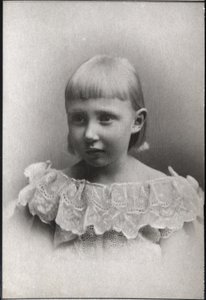 Portrett av prinsesse Dagmar av Danmark og Island (1890-1961). av French Photographer
