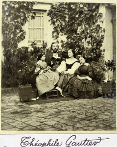 Portrett av Théophile Gautier (1811 - 1872) i familien. av French Photographer