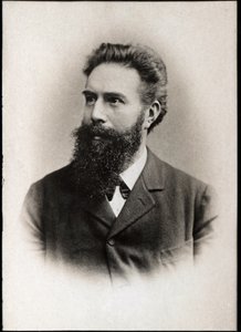 Portrett av Wilhelm Conrad Roentgen eller Rontgen (1845-1923), tysk fysiker. av French Photographer