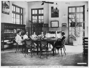 Barneskole for gutter i Hanoi, ca. 1920 av French Photographer
