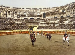 Prosesjon av matadorer ved amfiteateret i Nîmes, 1890-1900 av French Photographer