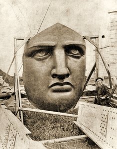Konstruksjonen av Frihetsgudinnen, detalj av ansiktet, ca. 1876 av French Photographer
