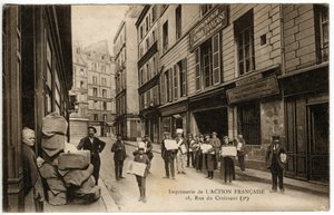 Utgivelsen av avisselgere fra Action Française-trykkpressen av French Photographer