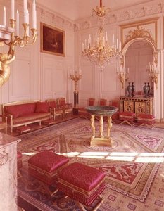 Et mottaksrom på Grand Trianon (bilde) av French School