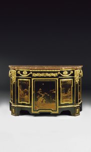 En sen Ludvig XV-kommode, ca. 1763-70 av French School