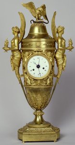 Klokkevase med ørn, ca. 1800 (forgylt bronse) av French School