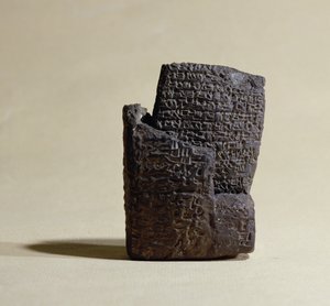 Kopi av et mesopotamisk brev i konvolutten (gips)