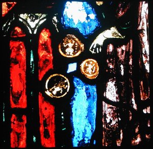 Detalj fra et av vinduene (farget glass) av French School