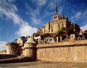 Generell utsikt fra bunnen av vollene, 1203-68 av French School