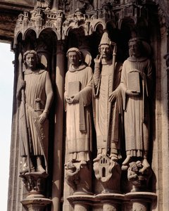 Gotisk kunst: "" Figurer av martyrer, en venstrehelgen Theodore, en romersk soldat"" Bay of the south portal of Basilica of Notre Dame de Chartres av French School