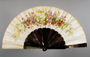 Håndvifte med blomstermotiver, malt silke og perlemor, laget av Felix Alexandre, Paris av French School