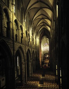 Innvendig utsikt over Cathedrale Saint Samson (Saint-Samson) i Dol de Bretagne (Dol-de-Bretagne) (Ille et Vilaine) av French School