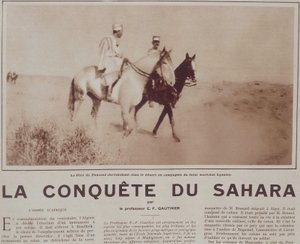 Le Pere Charles de Foucauld (1858-1916) rider i ørkenen med den fremtidige marechal Hubert (Louis-Hubert-Gonzalve) Lyautey (1854-1934) - i "" Vu"", desember 1929 av French School