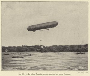 Zeppelinballongen som flyr over Bodensjøen (gravering) av French School