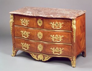 Louis XV Commode av Francois Garnier ca. 1730 (ormolu og intarsia på tulipanved)