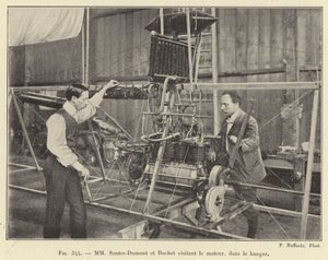 MM Santos-Dumont og Buchet besøker motoren, i hangaren (gravering) av French School