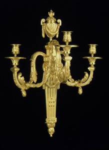 En av et par Louis XVI tre-grenede vegglamper, ca. 1775 (ormolu)