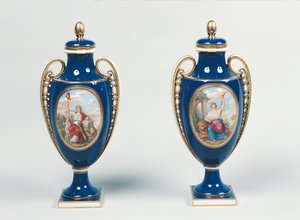 Et par Sevres-vaser dekorert med allegoriske figurer av rettferdighet og republikk (porselen) av French School