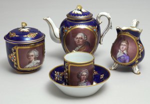 En del av en teservering med portretter av Louis XVI (1754-93) og Marie Antoinette (1755-93), Sevres, Frankrike, ca. 1789 (porselen)