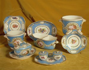 En del av Sevres Melbourne Service, 1770-71 (mykpasta porselen)
