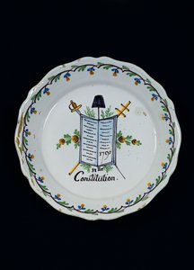 Plate prydet med Grunnlovens bok, assosiert med de tre ordener, 1791 (keramikk) av French School