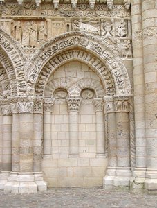 Portal fra Vestfasaden av French School