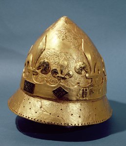 Rekonstruksjon av den forgylte hjelmen til Charles VI (1368-1422) funnet i Louvre-utgravningene i 1986 (metall)