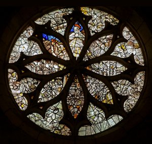 Rosevindu gitt av Jehan Carera de la Hasse; den inneholder de syv Jomfruens sorger og scener i Det nye testamente av French School