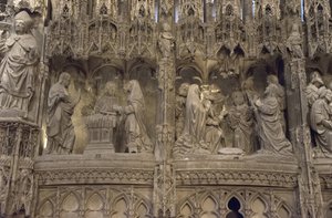 Scene av koret i katedralen i Chartres: til venstre: Kristi åpenbaring for sin mor, til høyre: himmelfart av French School