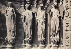 St. Nicasius med engler, Jamb-figurer fra vestportalen av French School