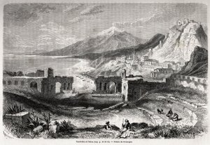 Ruinene av det gamle teateret i Taormina (Tauromenium), ved foten av Taurus-fjellet, med utsikt over den moderne landsbyen Giardini og Etna, tegning av Adolphe Rouargue (1810-187?) og Emile Rouargue (ca1795-1865) for å illustrere Felix Bourquelots reise av French School