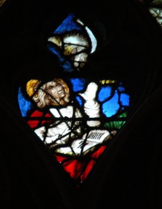 Det vestlige rosevinduet som viser en scene fra Åpenbaringsboken: Åpning av det fjerde seglet, med Johannes-ørnen (6:7). av French School