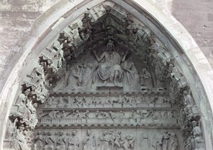 Tympanum fra venstre portal av det nordlige tverrarm som viser den siste dommen, 1225-40 av French School