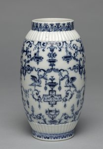 Vase, Saint Cloud Porselensfabrikk, ca. 1695-1700 av French School