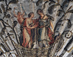 Venus og Juno, detalj av silkeblad av håndvifte, broderi og paljetter, sølvdemascenert gjennomboret benbeskyttelsespinne av French School